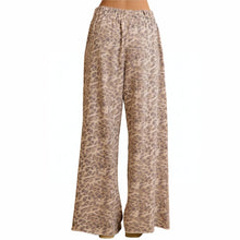Load image into Gallery viewer, Leopard Print Wide Leg Pant