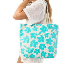 Load image into Gallery viewer, Aloha Puakenikeni Buds Reversible Tote Fresh on Splash