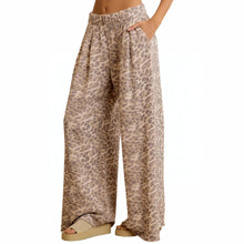Load image into Gallery viewer, Leopard Print Wide Leg Pant
