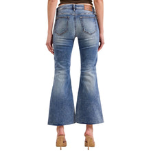 Load image into Gallery viewer, Hidden Low Rise Crop Happi Flare Jean
