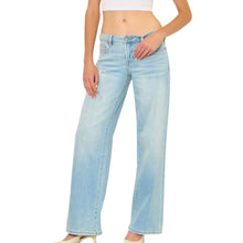 Load image into Gallery viewer, Hidden Low Rise Light Wash Dad Jeans
