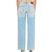 Load image into Gallery viewer, Hidden Low Rise Light Wash Dad Jeans
