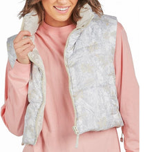 Load image into Gallery viewer, Cropped Camo Puffer Vest
