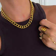 Load image into Gallery viewer, Chunky Gold Necklace
