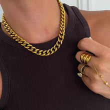 Load image into Gallery viewer, Chunky Gold Necklace
