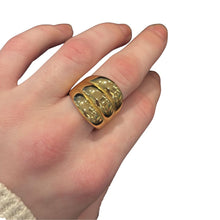 Load image into Gallery viewer, Chansutt Pearl Large Shell Ring
